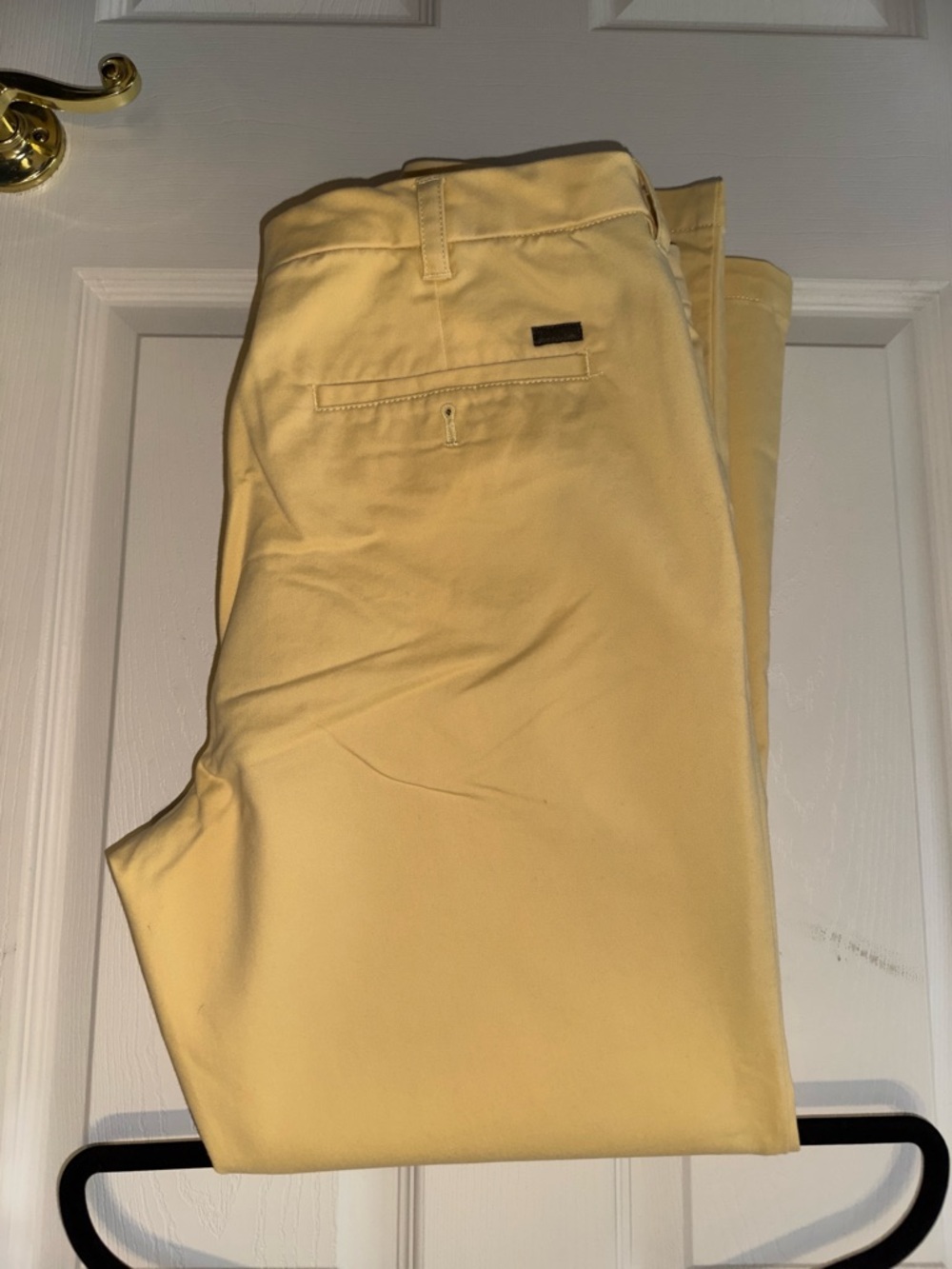 Izod Men's Pale Yellow Chino Pants